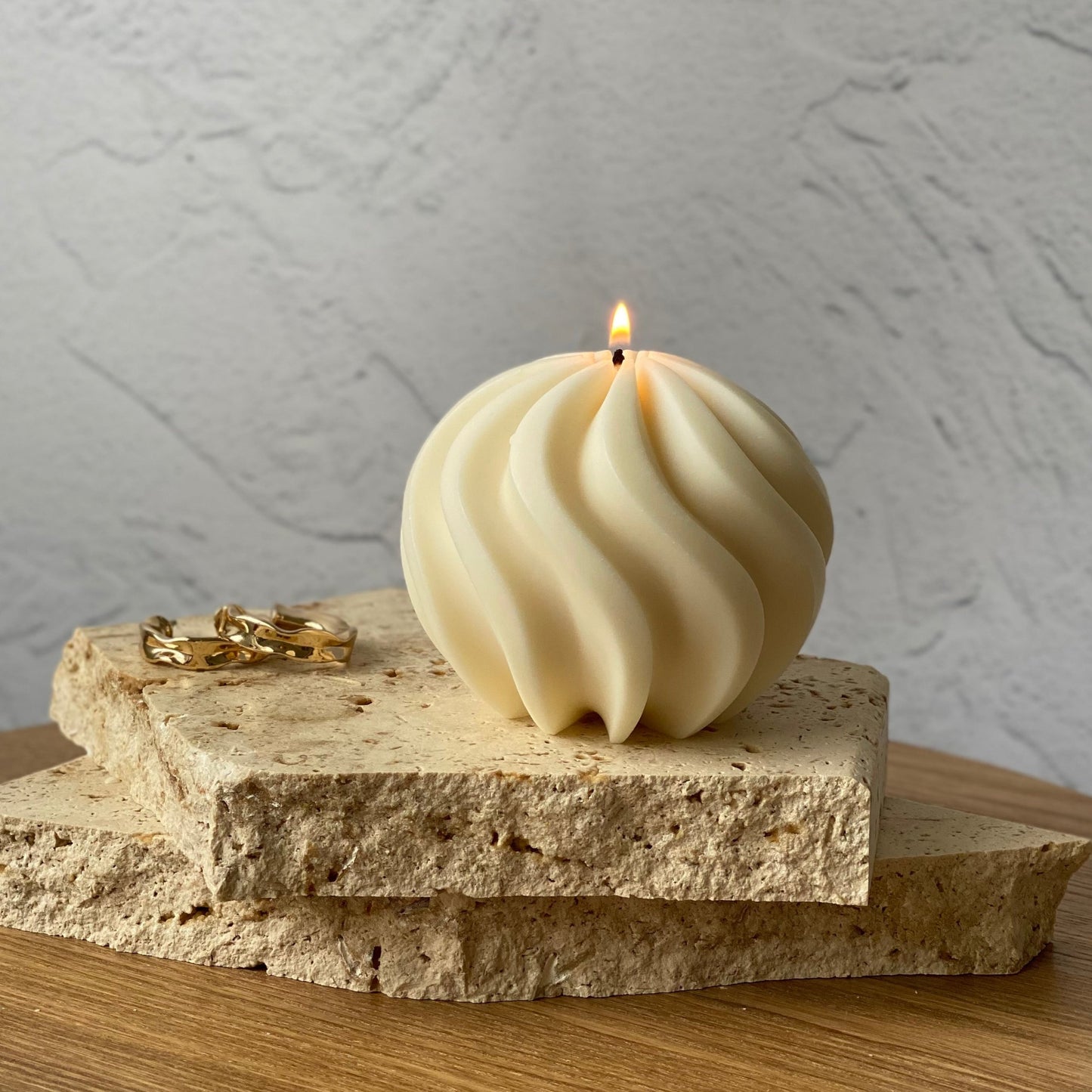 eco friendly swirl shaped candle