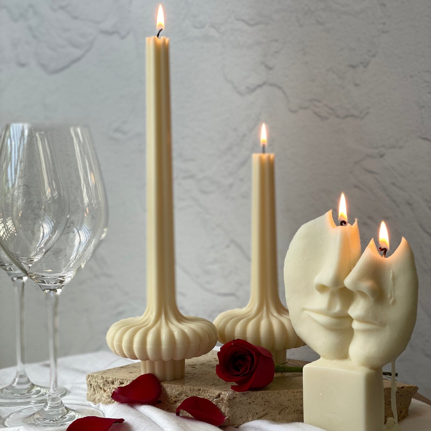 romantic sculptural candle decor for dining table ideas