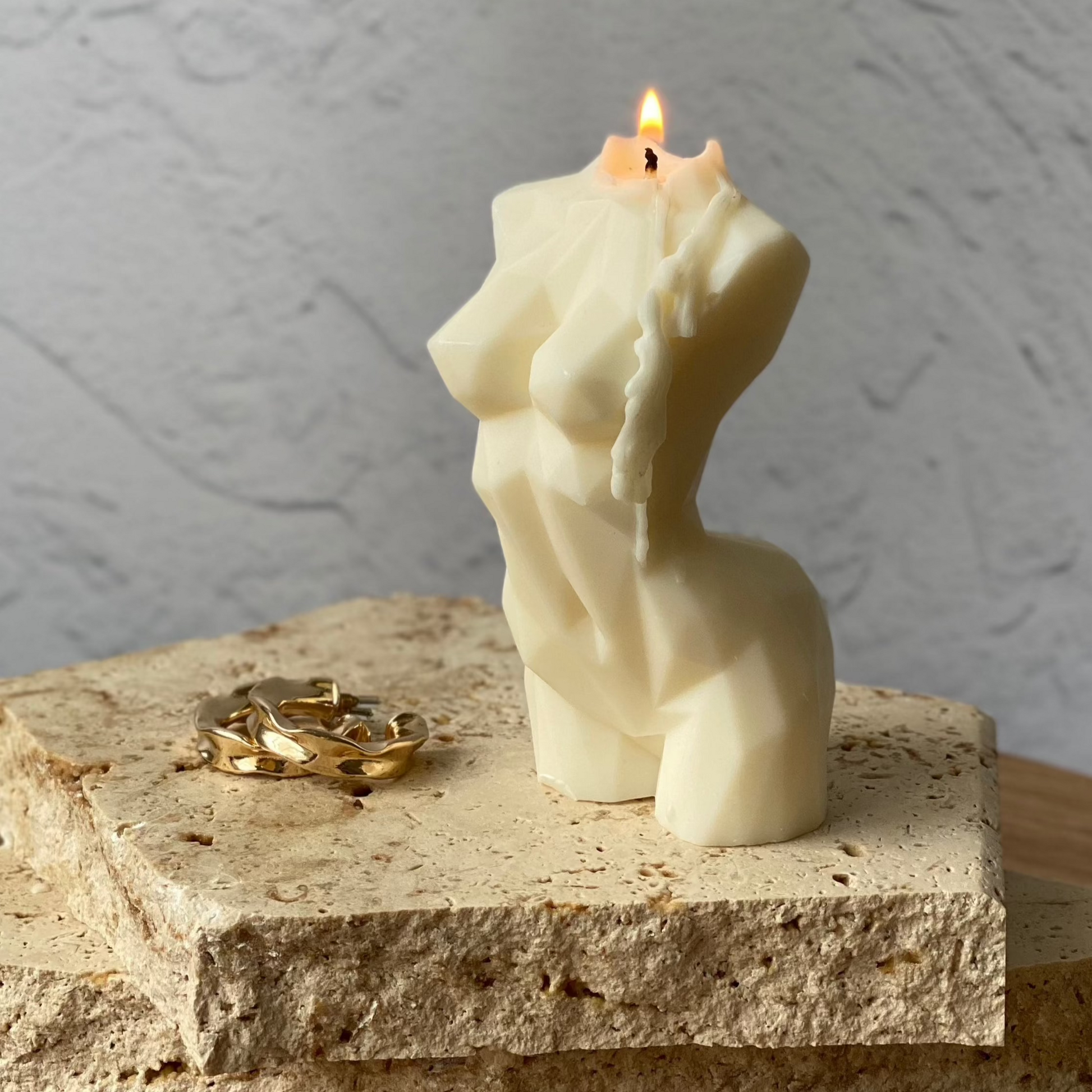 Queen sculptural soy wax candle